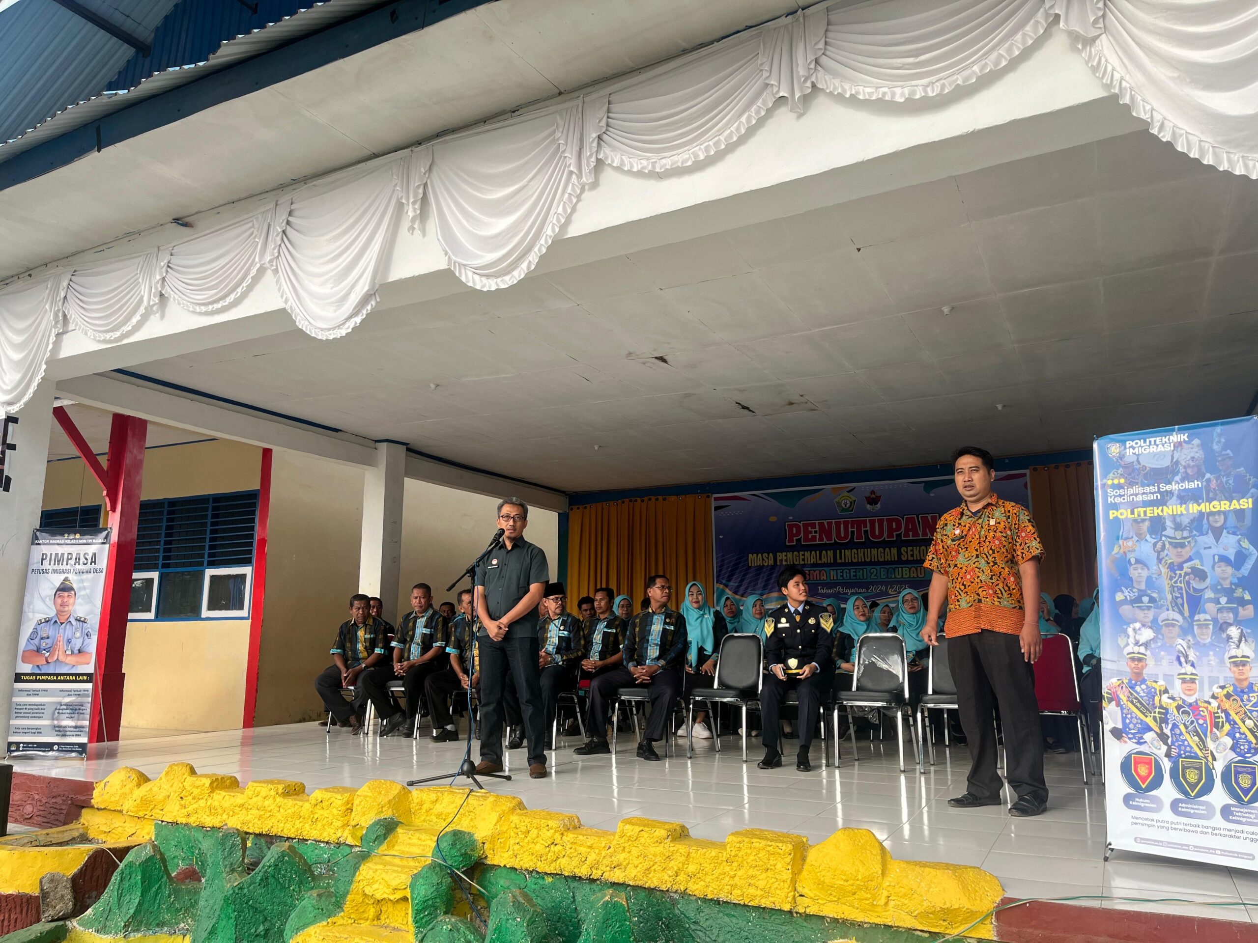 Imigrasi Baubau Laksanakan Penyuluhan Desa Binaan dan Sekolah Kedinasan di SMAN 2 Kota Baubau