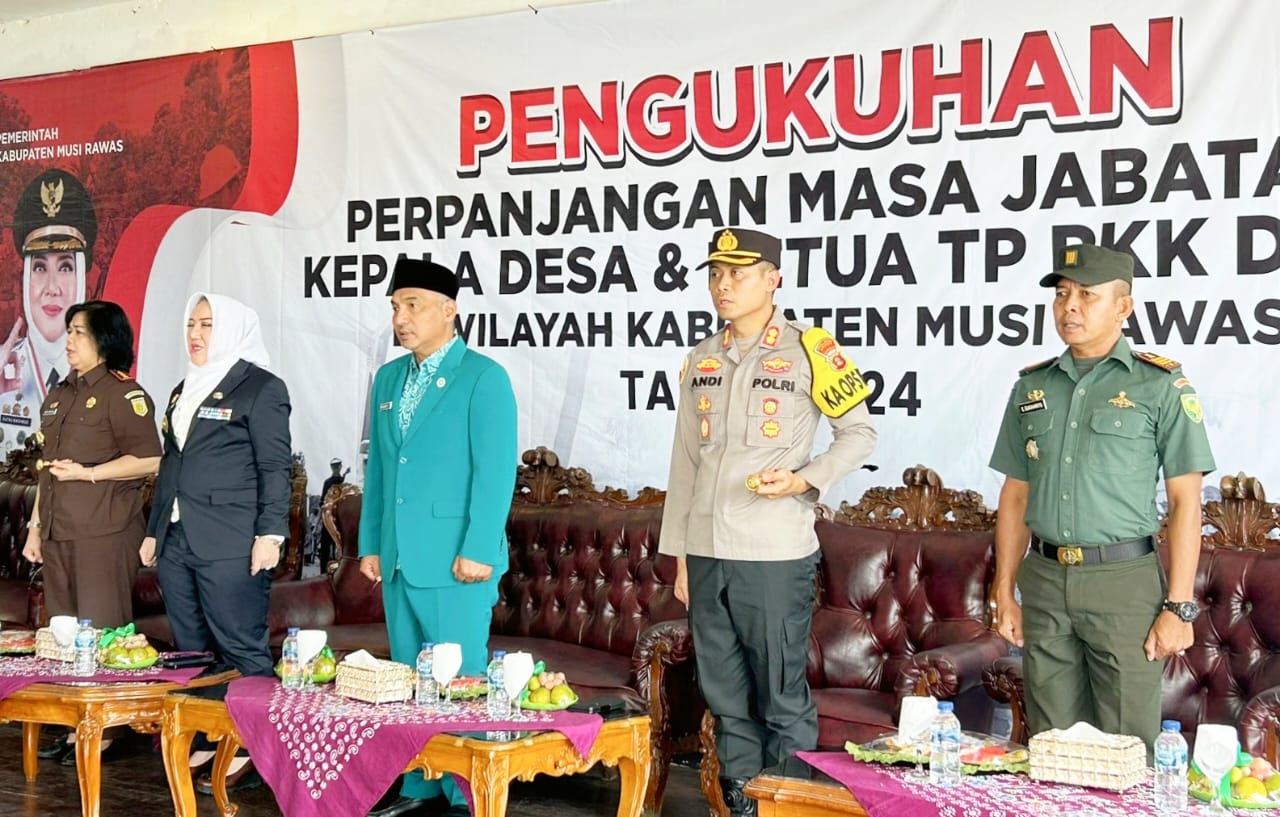 Hadiri Pengukuhan Kades, Ketua TP PKK dan Pengurus APDESI, Kapolres Musi Rawas : Pengunaan Dana Desa Harus Lebih Berhati – Hati