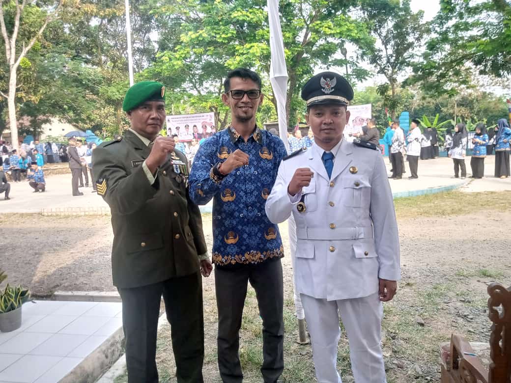 Kades Sangiangtanjung Hapid Jurkoni Serta Jajarannya Hadiri Upacara HUT RI Ke-79 di Kecamatan Kalanganyar