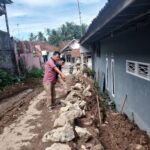 Pekerjaan Drainase u. Ditch Beton di Desa Girimukti Berjalan Dengan Lancar