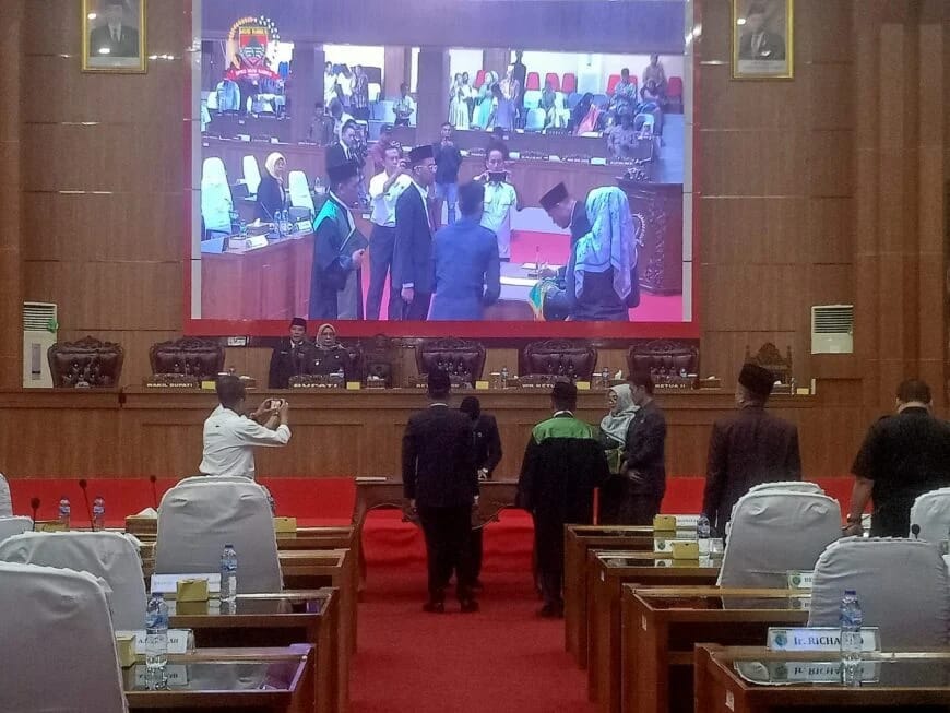 RAPAT PARIPURNA DPRD MUSI RAWAS PAW ANGGOTA PRAKSI GOLKAR 