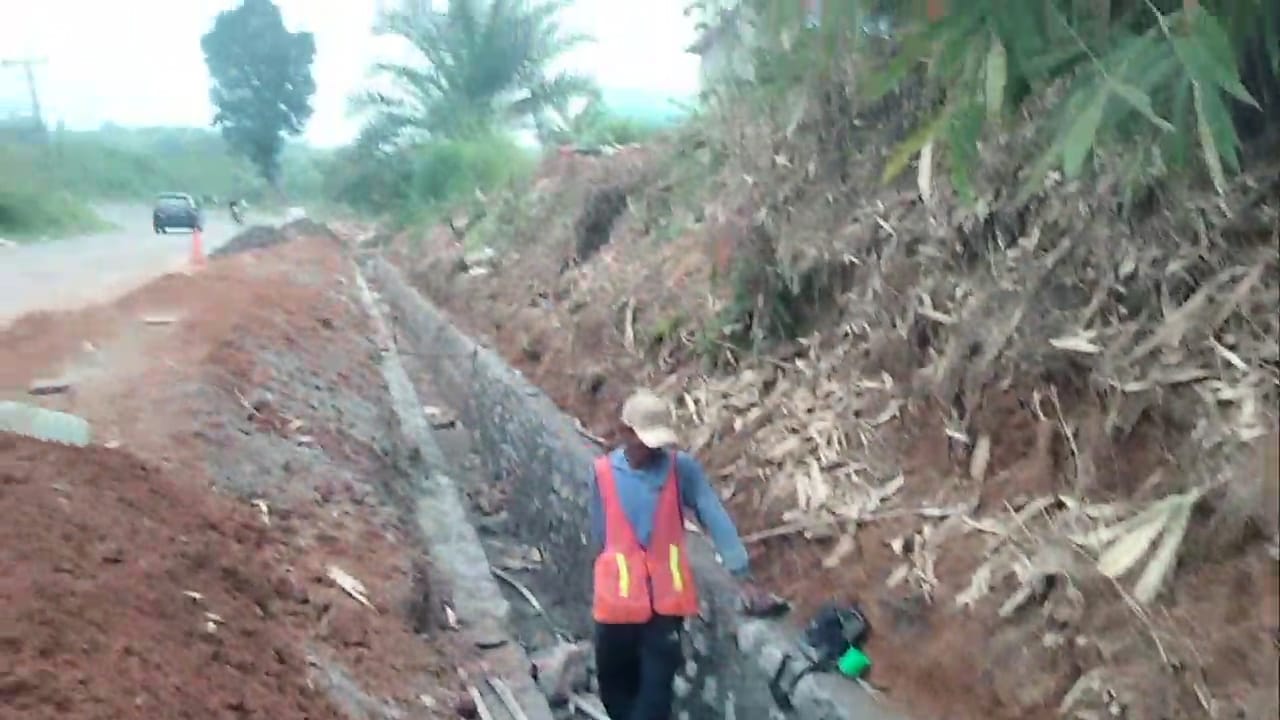 Diduga Proyek Siluman Soal Pembangunan  Driainase Tiadak Terpampang Papan Informsi 
