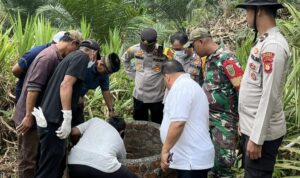 Sigap, Polsek Jayaloka Polres Musi Rawas Terjun Langsung Identifikasi Korban Bunuh Diri Diduga Lompat Ke Dalam Sumur 