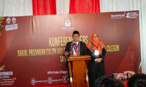 Mengusung Visi Cilegon Maju, Isro-Uyun Mendaftar ke KPU Cilegon Mengusung Visi Cilegon Maju, Isro-Uyun Mendaftar ke KPU Cilegon