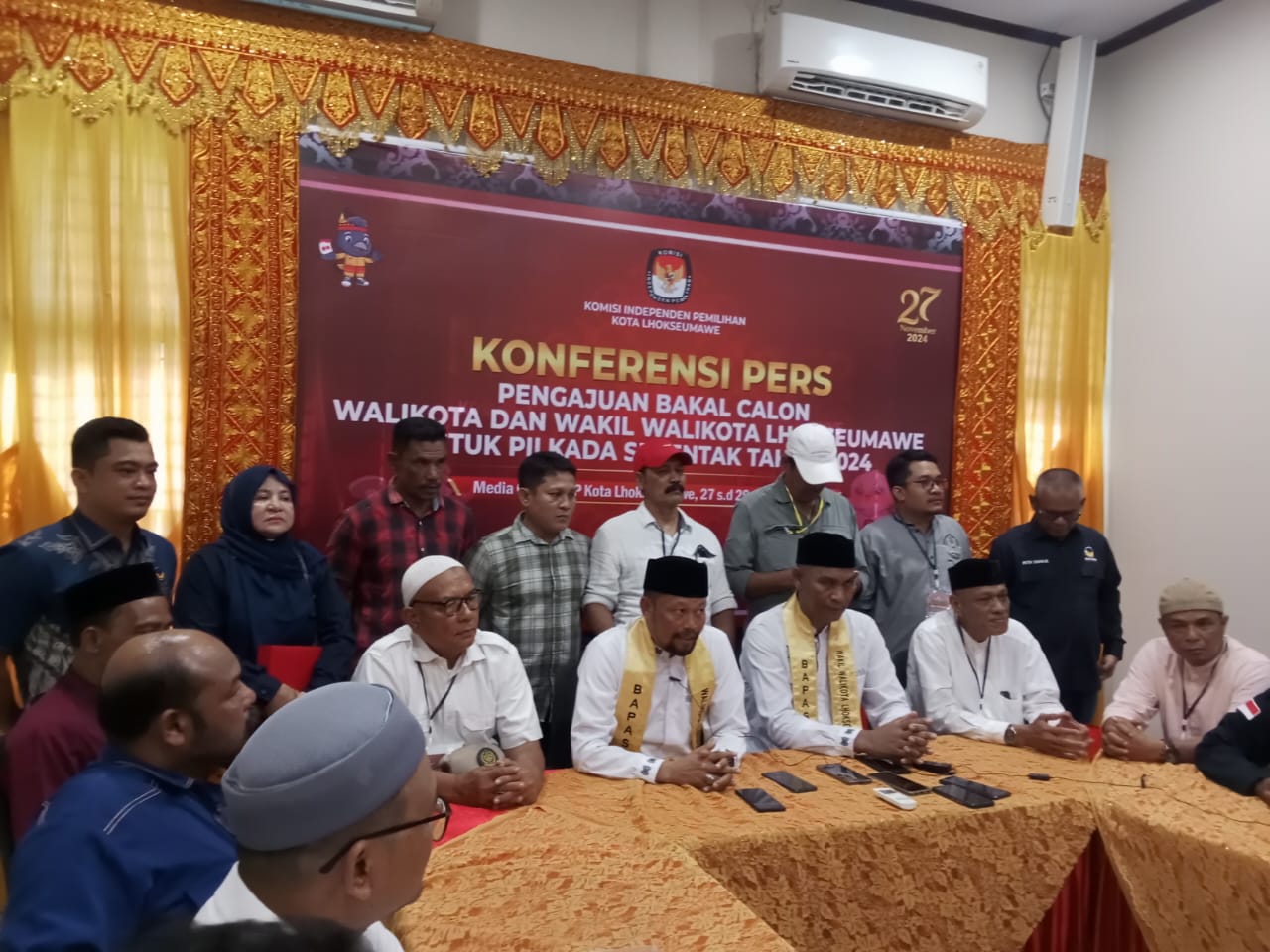 H. Ismail Dan Azhar Terakhir Daftar Ke KIP Kota Lhokseumawe