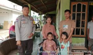 Polres Lubuk Linggau Berikan Bantuan Kursi Roda Baru Kepada Aisyah Polres Lubuk Linggau Berikan Bantuan Kursi Roda Baru Kepada Aisyah