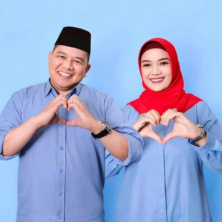 Yuk kita intip Prestasi pasangan calon Bupati Karawang yang satu ini. (AJAM dan GINA)