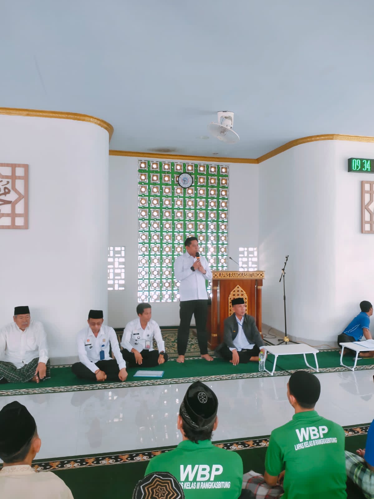 Perdana, Kalapas Ikuti Pengajian Rutin Bersama Santri Lapas Rangkasbitung