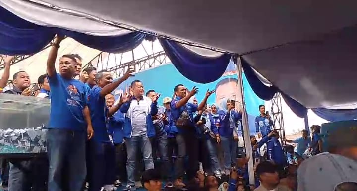 Disambut puluhan ribu.Masyarakat , HD-CU Calon Gubernur Hadiri Memperingati Hari Ulang Tahun (HUT) Partai Demokrat ke-23 Tahun.