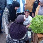 Hari Pertama Kampanye Yoppi Karim Blusukan Ke Pasar Moneng Sepati
