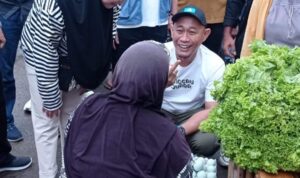 Hari Pertama Kampanye Yoppi Karim Blusukan Ke Pasar Moneng Sepati Hari Pertama Kampanye Yoppi Karim Blusukan Ke Pasar Moneng Sepati