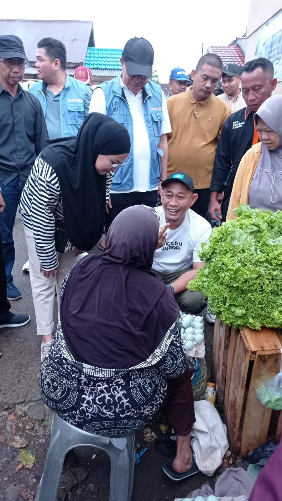 Hari Pertama Kampanye Yoppi Karim Blusukan Ke Pasar Moneng Sepati