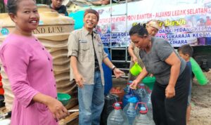 DPD KWRI Banten dan Ormas ALS Kembali Distribusikan Air Bersih di Lebak Selatan