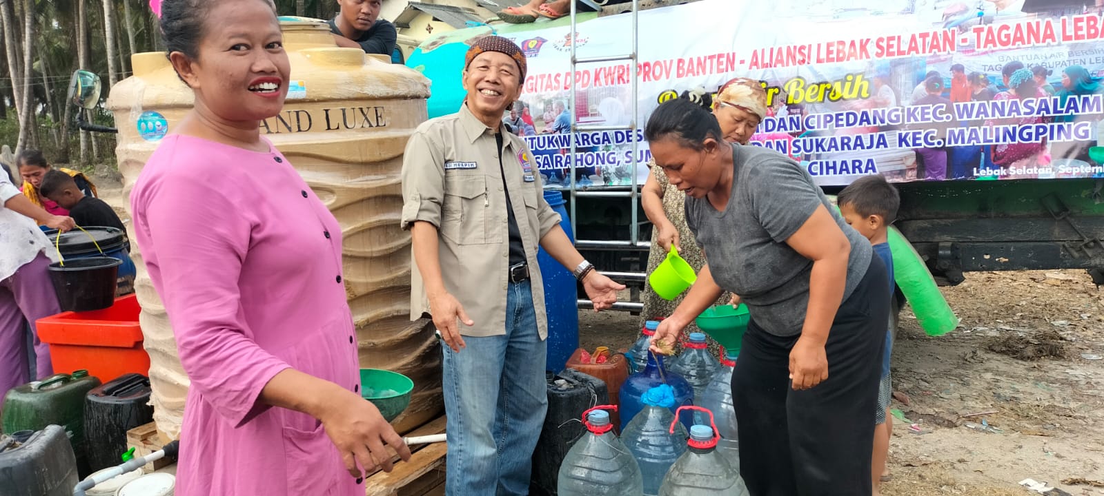 DPD KWRI Banten dan Ormas ALS Kembali Distribusikan Air Bersih di Lebak Selatan