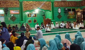 H. Rachmat Hidayat atau yang akrab disapa Yoppy Karim, Hadir Di Tengah Jemaah Masjid Jami’ Al Falah Taba Pingin Kec. Lubuklinggau Selatan II H. Rachmat Hidayat atau yang akrab disapa Yoppy Karim, Hadir Di Tengah Jemaah Masjid Jami’ Al Falah Taba Pingin Kec. Lubuklinggau Selatan II