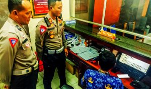 Pastikan Samsat Kediri Kota Berikan Pelayanan Terbaik dan Bebas Pungli, Kasatlantas Lakukan Sidak