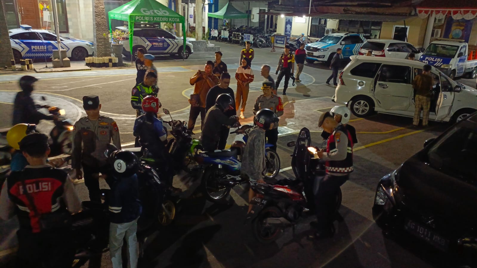 Dipimpin Kabag Ops, Polres Kediri Kota Gelar Razia Cipta Kondisi di Masa Kampanye Pilkada 2024