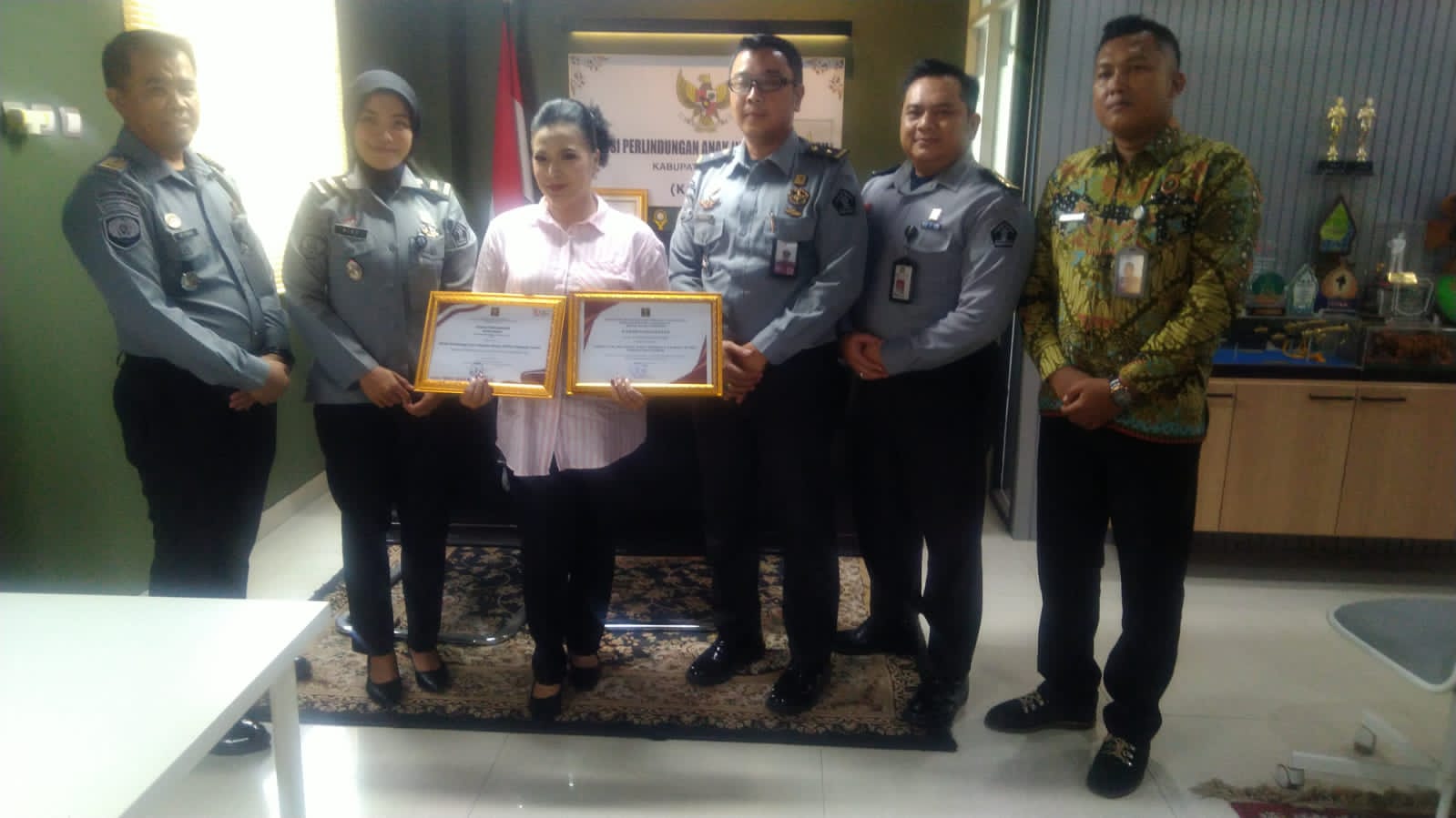 Bunda Fifi Terima Dua Penghargaan Dari Kemenkumham