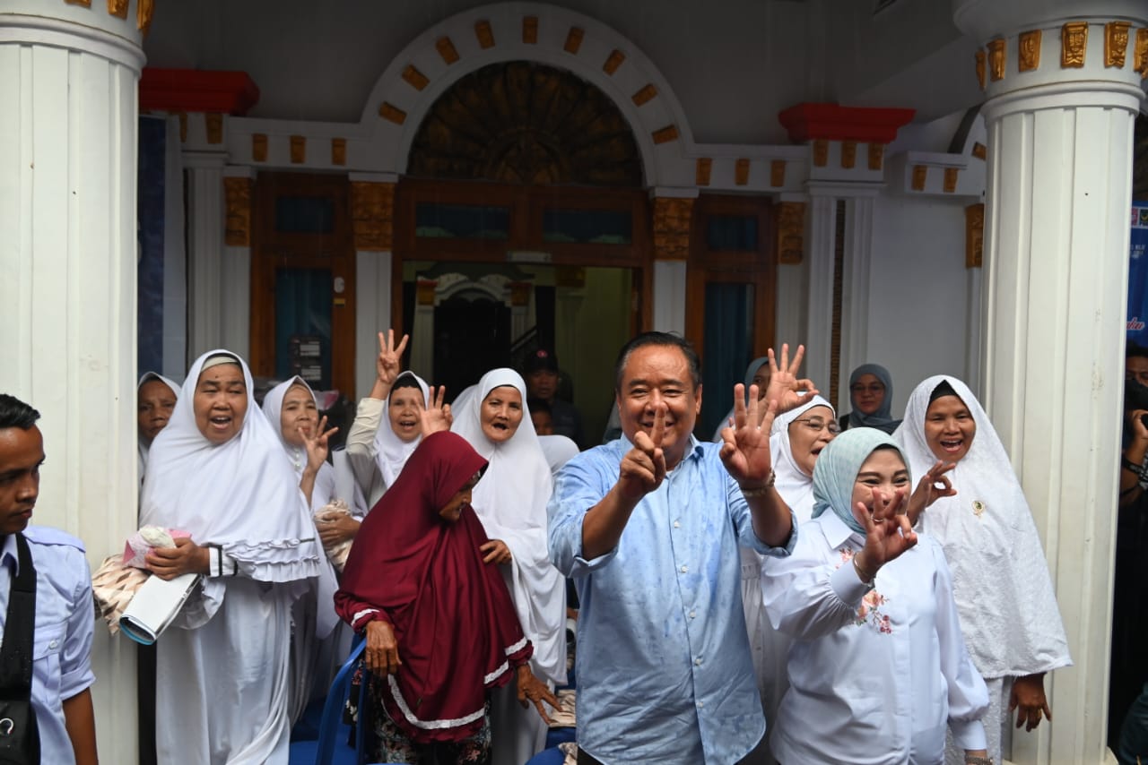 Kegembiraan Warga Desa Muara Maung Terhadap Kampanye Calon Bupati Lahat Hj Lidyawati