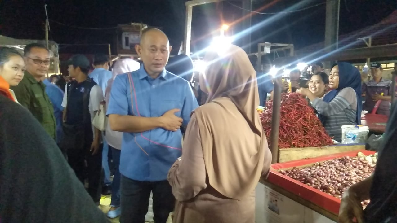 Blusukan Ke Pasar Bukit Sulap Pasangan H Rahmad Hidayat Dan H, Rustam Effendi, Disambut Hangat Oleh Para Pedagang 