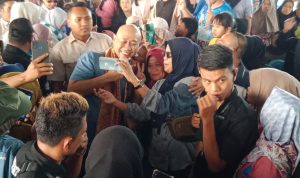 Lautan Manusia menghadiri kampanye dialogis pasangan Yoppy-Rustam Di Kel Bandung Kanan.