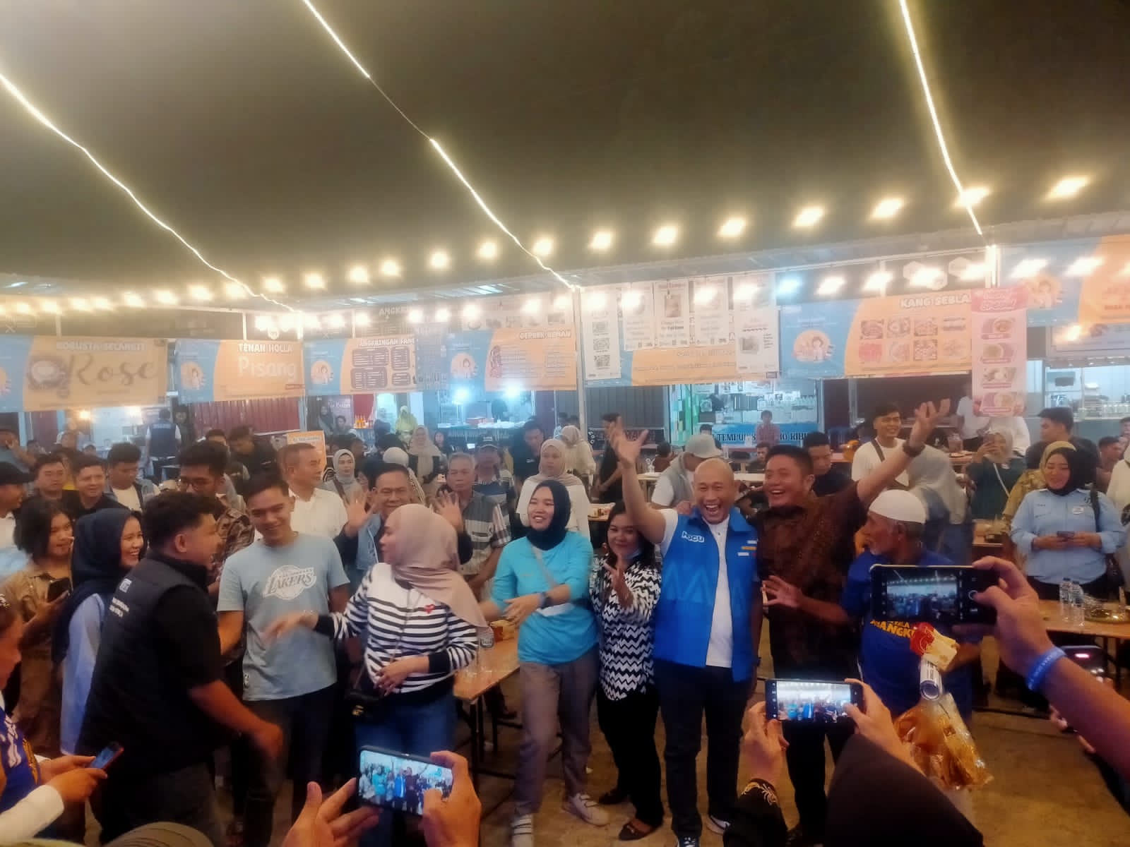 Herman Deru dan Yoppy Karim Kumpul Bareng di angkringan selampari food court Bersama Generasi Milenial dan Gen Z