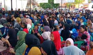 Ribuan Emak Emak Lubuk Tanjung Siap Menangkan YOKteRUS Botak Peci.