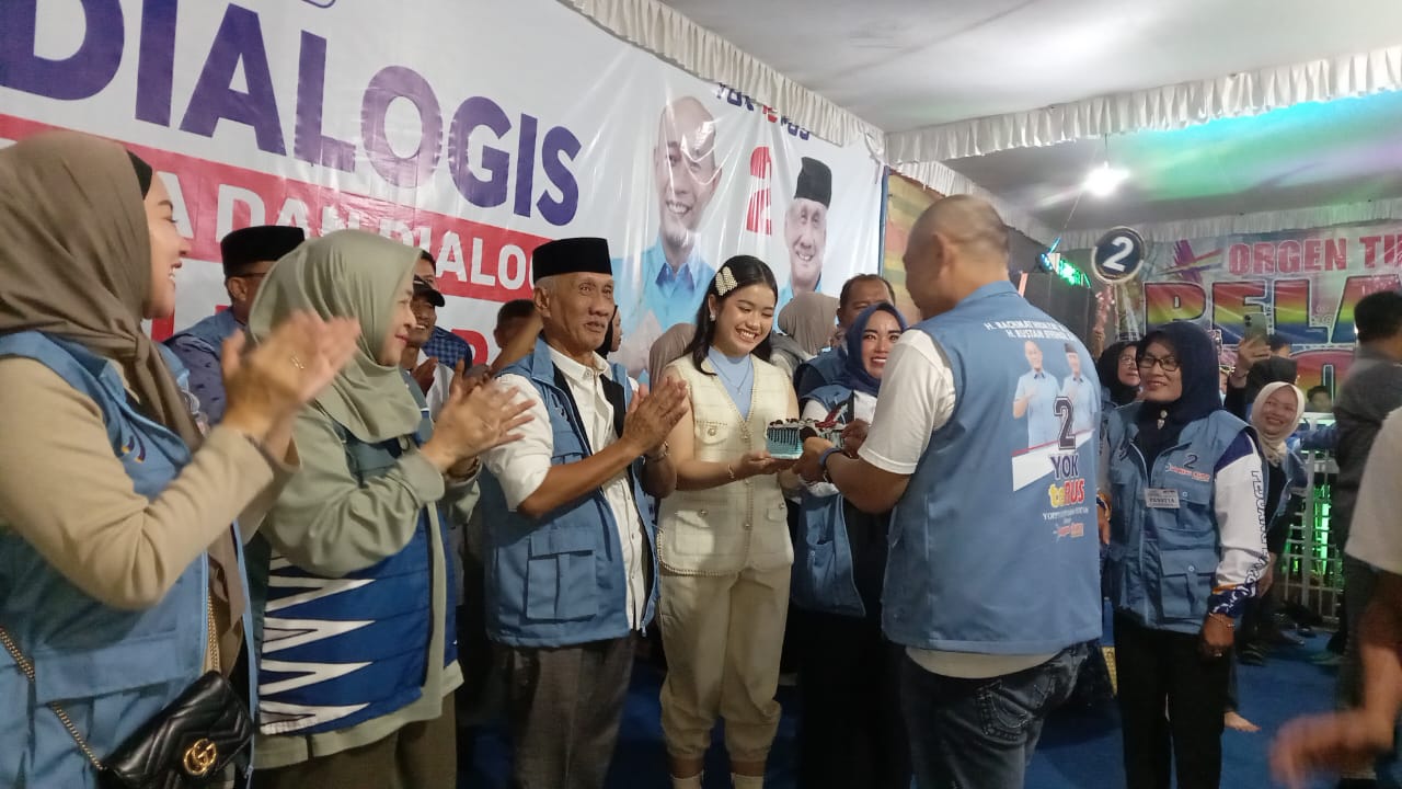 Aura Kemenangan ‘Botak Peci’ Kian Terlihat, Ribuan Massa Padati Kediaman Hendi Ayam