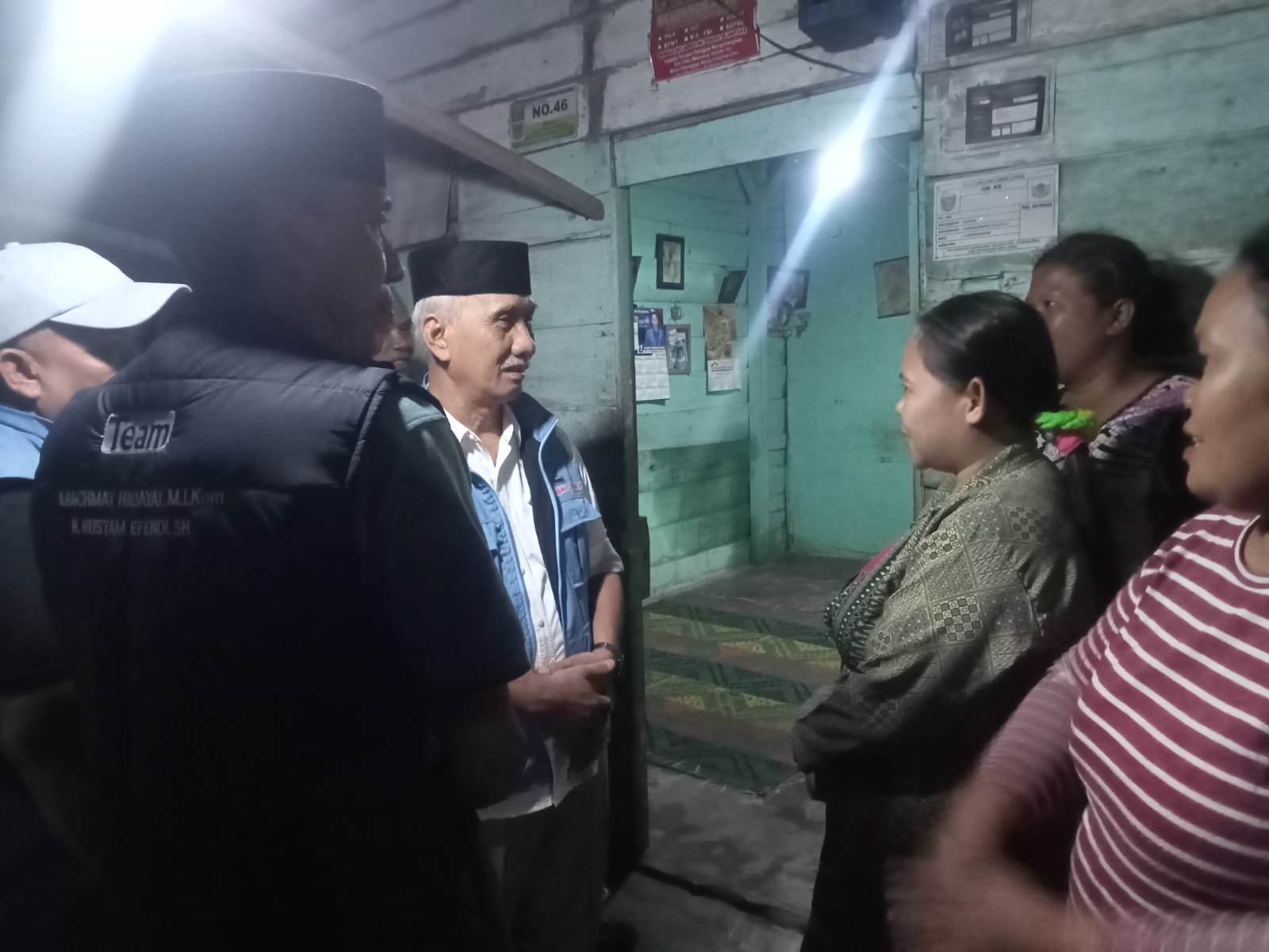 Blusukan di kelurahan Rahma, Yoppy-rustam Sempatkan menjenguk Warga Sakit.
