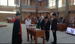 Yulian Effendi Resmi Jabat Ketua DPRD Kota Lubuklinggau Yulian Effendi Resmi Jabat Ketua DPRD Kota Lubuklinggau