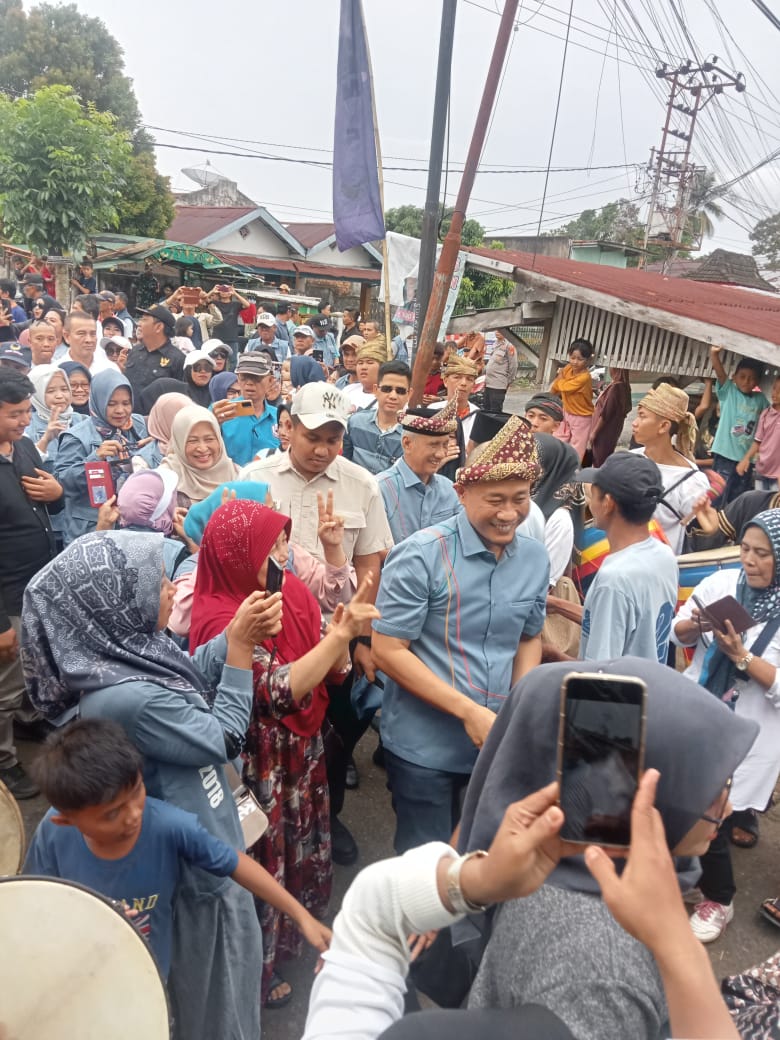 Dalam kampanye dialogis kali ini Calon Wako – Wawako Nomor urut 2 H RACHMAT HIDAYAT dan H RUSTAM EFENDI mengucapkan sangat terharu terhadap antusias masyarakat kelurahan suka jadi