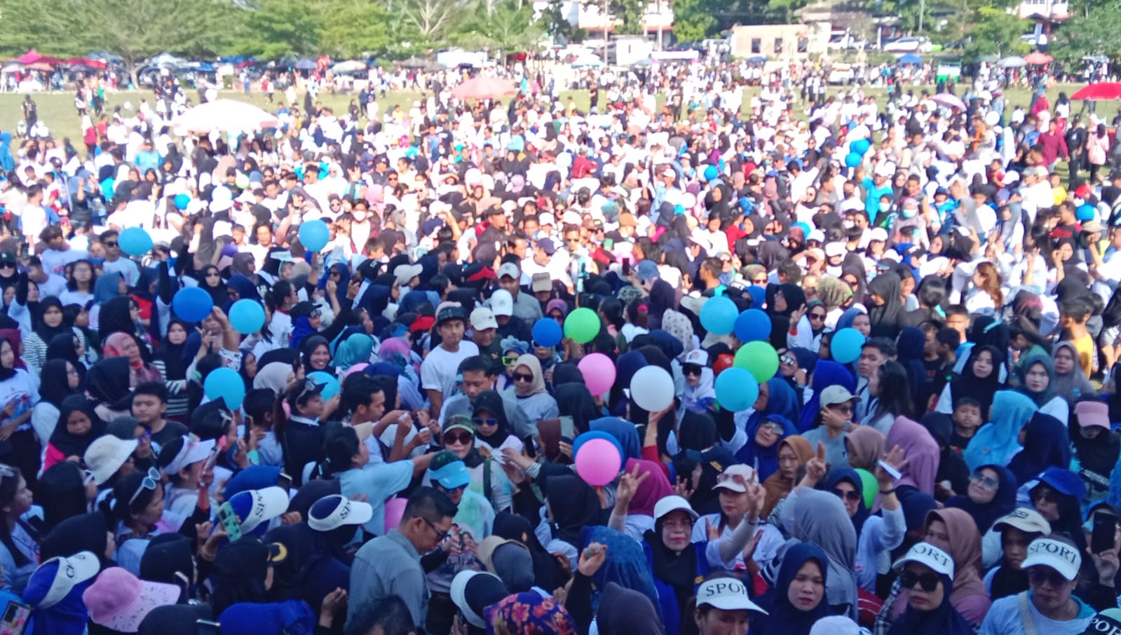 Kampanye Yoppy-Rustam Bertajuk Colour Day Di Ikuti Belasan Ribu Peserta.
