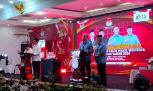 Debat Kandidat Pertama Di Bagas Raya Yoppy-Rustam Sangat Siap. Debat Kandidat Pertama Di Bagas Raya Yoppy-Rustam Sangat Siap.