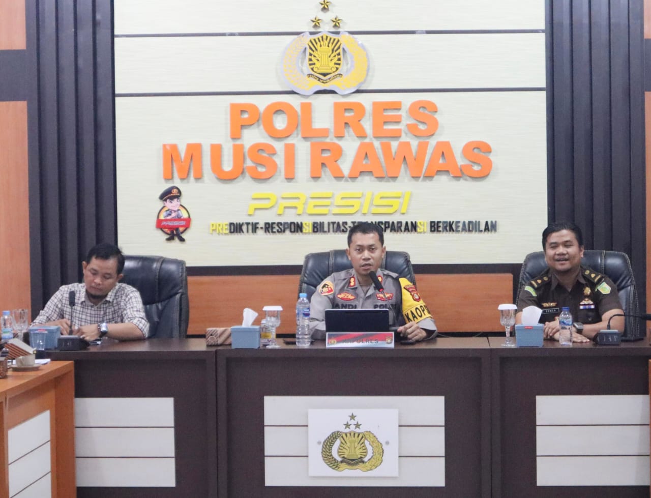 Bersama Stakeholder Terkait, Kapolres Musi Rawas Inisiasi Rapat Koordinasi Persiapan Debat Publik Pertama Paslon Bupati dan Wakil Bupati Pilkada 2024