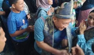Masyarakat Antusias Ketika Paslon YOK teRUS tiba di Lokasi Kempaye Dialogis Kelurahan Ponorogo Kecamatan Lubuklinggau Utara II Kota Lubuklinggau. Masyarakat Antusias Ketika Paslon YOK teRUS tiba di Lokasi Kempaye Dialogis Kelurahan Ponorogo Kecamatan Lubuklinggau Utara II Kota Lubuklinggau.