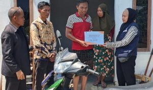 20 Rumah Rusak Akibat Angin Puting Beliung, NasDem Langsung Turun Beri Bantuan 20 Rumah Rusak Akibat Angin Puting Beliung, NasDem Langsung Turun Beri Bantuan