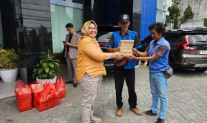 100 Box Nasi Siap Saji untuk Jumat Berkah BRI BO Dewi Sartika