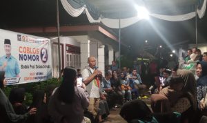 Meledak..!! Ratusan Warga Kelurahan Dempo, Emak Emak Histeris Pilih Botak Peci Nomor 2 Meledak..!! Ratusan Warga Kelurahan Dempo, Emak Emak Histeris Pilih Botak Peci Nomor 2