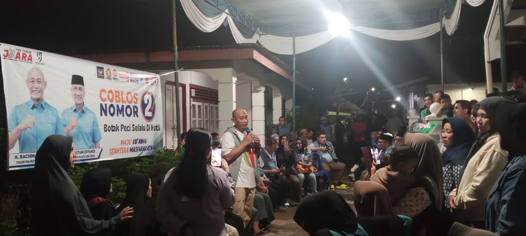 Meledak..!! Ratusan Warga Kelurahan Dempo, Emak Emak Histeris Pilih Botak Peci Nomor 2