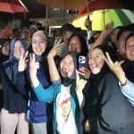 Hujan Tak Surutkan Langkah Ibu Hj.Risca Priba ayu Blusukan Temui Warga Watas.