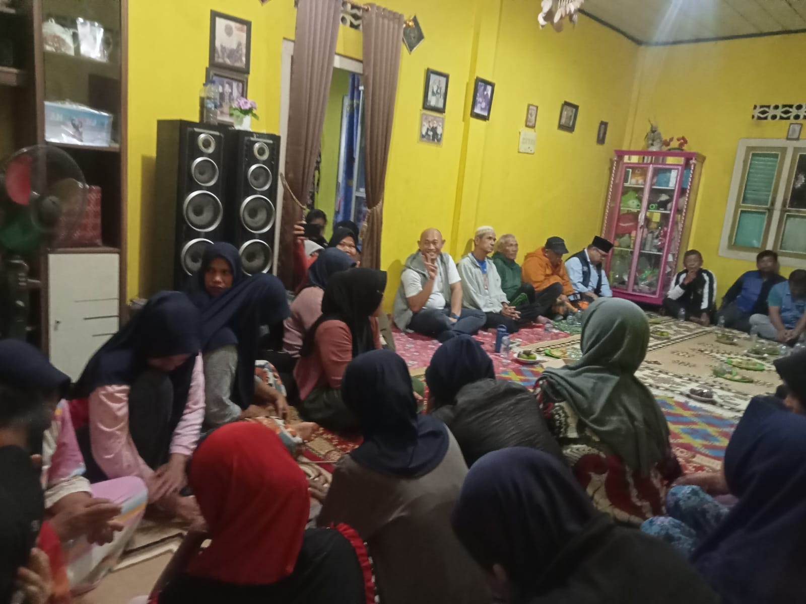 Meski Diguyur Hujan Yoppy Tetap Blusukan Sapa Warga Lubuk Kupang.