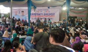 Walaupun diguyur ujan, tetap semangat Warga Pelita Jaya dan sekitarnya siap dukung paslon NO 2 Yoppy-Rustam Walaupun diguyur ujan, tetap semangat Warga Pelita Jaya dan sekitarnya siap dukung paslon NO 2 Yoppy-Rustam
