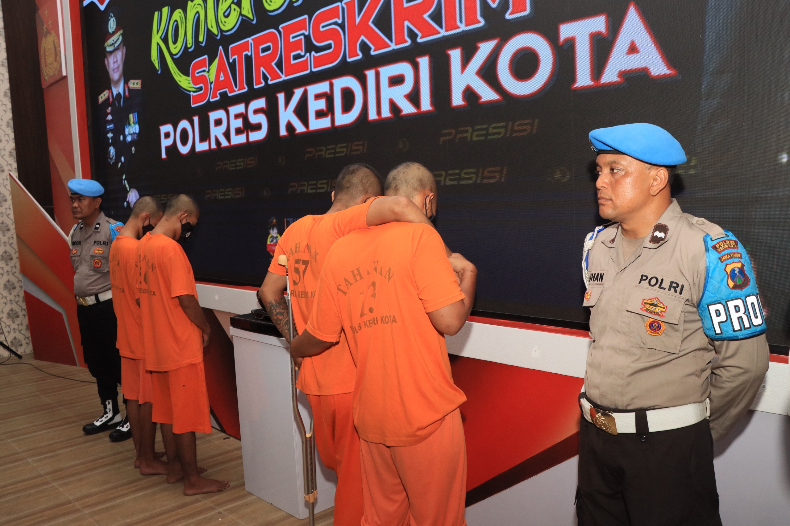 Tim Opsnal Resmob Sat Reskrim Polres Kediri Kota Bekuk Empat Pelaku Perampokan Spesialis Minimarket