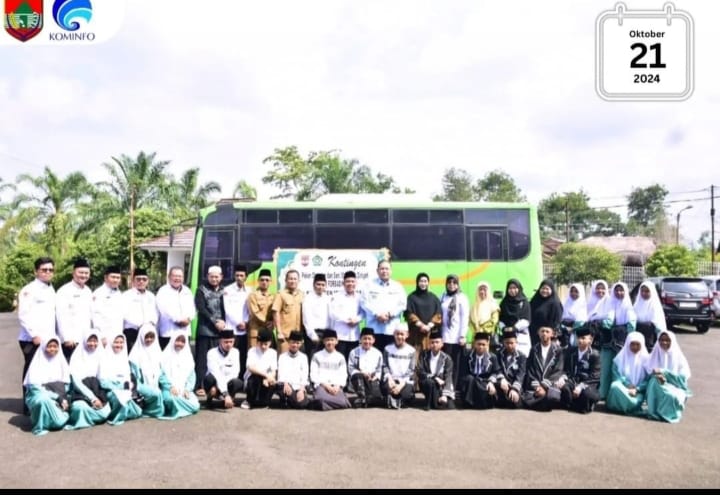 PJS Bupati musirawas melepas kontingen pekan olahraga dan seni diniyah takmiliyah perwakilan kabupaten musirawas