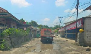 Jalan Rusak Tak Kunjung di Perbaiki: Diduga Pemerintah Tutup Mata