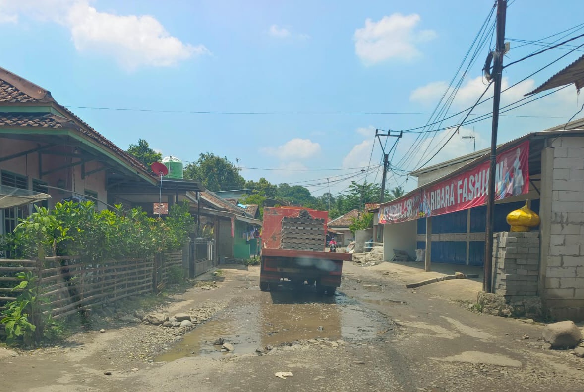 Jalan Rusak Tak Kunjung di Perbaiki: Diduga Pemerintah Tutup Mata