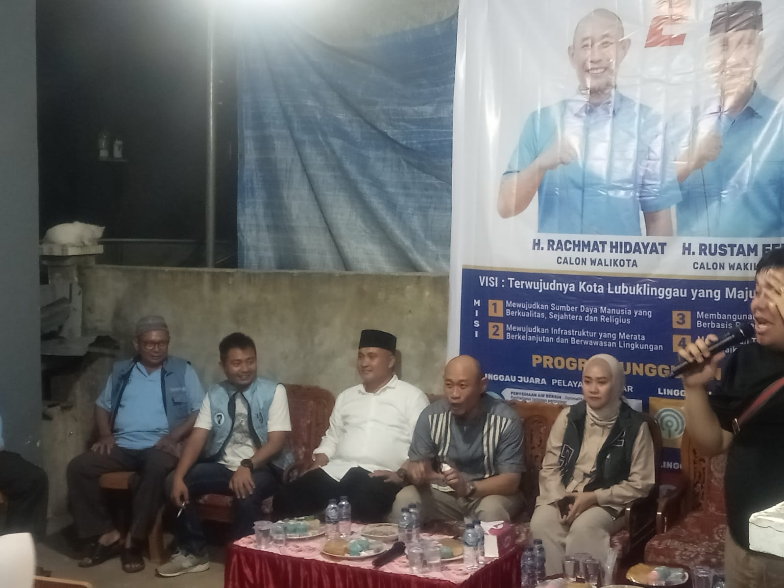 Warga, Cereme Taba sambut Yoppy dan Istri calon walikota nomor urut 02 teriakan Perubahan,,