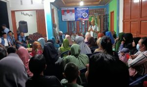 Blusukan Temui Emak – emak Botak – Peci : Program Kami Bantuan Untuk Masyarakat Bukan Pinjaman