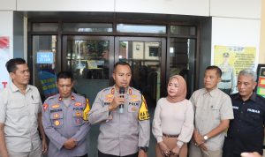 Kebesaran Hati Kabag Ops Polres Kediri Kota Memaafkan Laki – laki yang Nantang Duel dan Bentak Dirinya : Ternyata Pelaku Alami Gangguan Kejiwaan Kebesaran Hati Kabag Ops Polres Kediri Kota Memaafkan Laki – laki yang Nantang Duel dan Bentak Dirinya : Ternyata Pelaku Alami Gangguan Kejiwaan