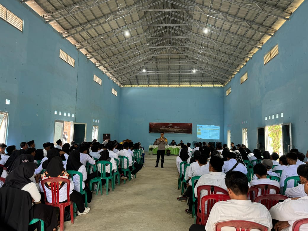 Cegah Pelanggaran Pilkada Saat Pencoblosan, Kapolres Musi Rawas Berikan Edukasi Hukum ke KPPS se Kecamatan Kabupaten Musi Rawas 